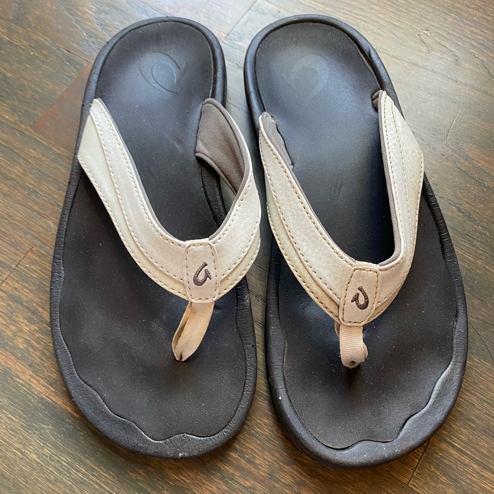 Olukai sandals/flip flops with white strap sz 7 (eur 37)